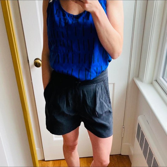 Rag bone black 100% silk pleated high waisted shorts - Picture 3 of 4